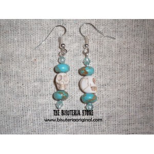 Pendientes calavera Howlita blanca y abalorios azules